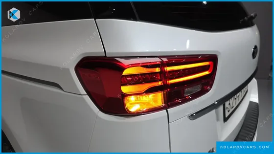 KIA CARNIVAL 9-SEATER LUXURY