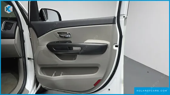 KIA CARNIVAL 9-SEATER LUXURY