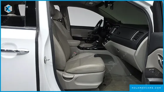 KIA CARNIVAL 9-SEATER LUXURY