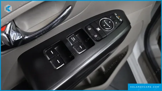 KIA CARNIVAL 9-SEATER LUXURY