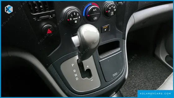 HYUNDAI STAREX 3-SEATER VAN
