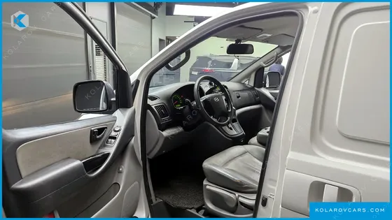 HYUNDAI STAREX 3-SEATER VAN