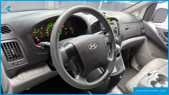 HYUNDAI STAREX 3-SEATER VAN