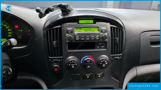 HYUNDAI STAREX 3-SEATER VAN