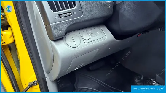 HYUNDAI STAREX WHEELCHAIR LIFT/SLOPE
