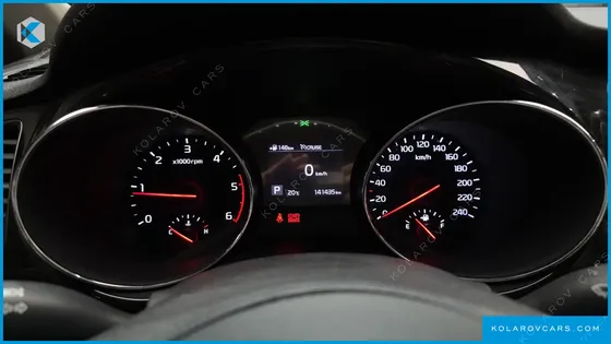 KIA CARNIVAL 9-SEATER PRSTIGE