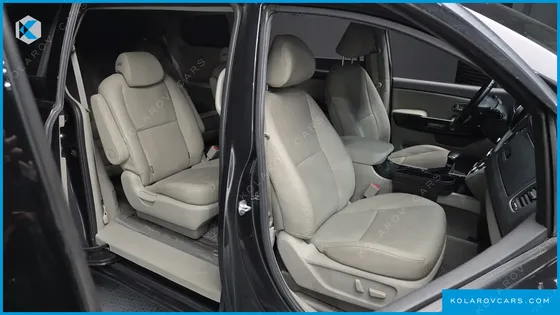 KIA CARNIVAL 9-SEATER PRSTIGE