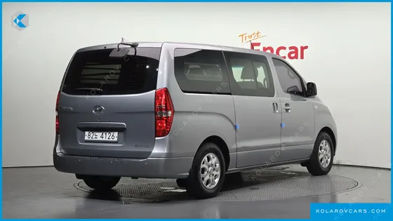 HYUNDAI STAREX 5-SEATER VAN