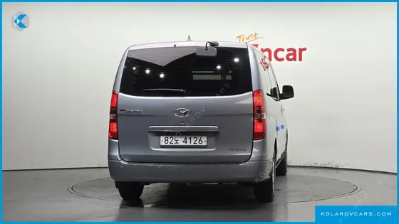 HYUNDAI STAREX 5-SEATER VAN