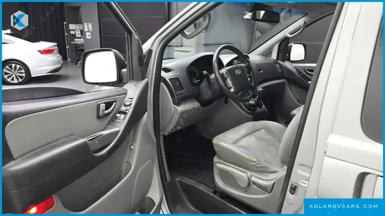 HYUNDAI STAREX 5-SEATER VAN