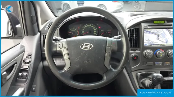 HYUNDAI STAREX 5-SEATER VAN