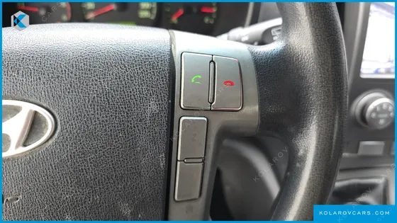 HYUNDAI STAREX 5-SEATER VAN