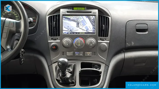 HYUNDAI STAREX 5-SEATER VAN