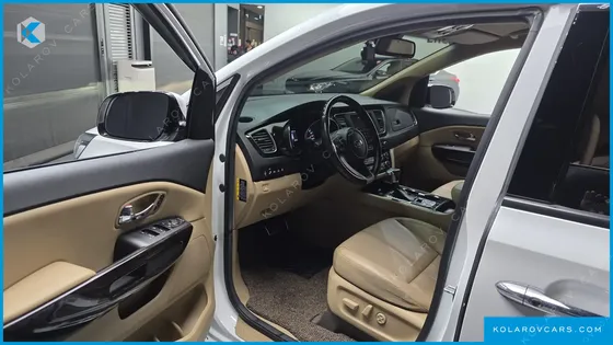 KIA CARNIVAL 9-SEATER NOBLESSE SPECIAL