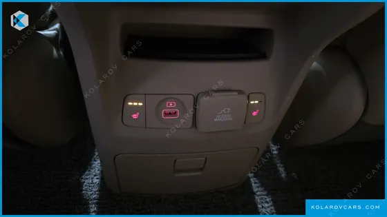KIA CARNIVAL 9-SEATER NOBLESSE SPECIAL