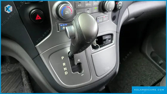 HYUNDAI STAREX 11-SEATER WAGON
