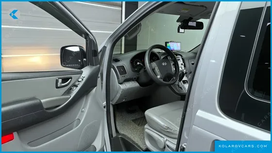 HYUNDAI STAREX 11-SEATER WAGON
