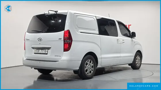 HYUNDAI STAREX 5-SEATER VAN