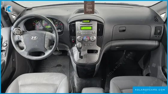 HYUNDAI STAREX 5-SEATER VAN