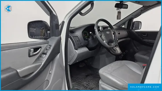 HYUNDAI STAREX 5-SEATER VAN