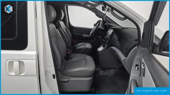 HYUNDAI STAREX 5-SEATER VAN