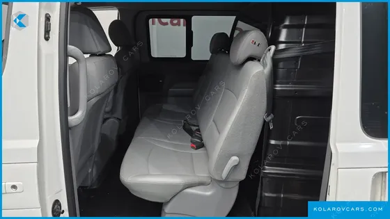 HYUNDAI STAREX 5-SEATER VAN