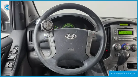 HYUNDAI STAREX 5-SEATER VAN