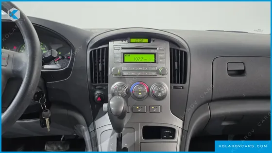 HYUNDAI STAREX 5-SEATER VAN