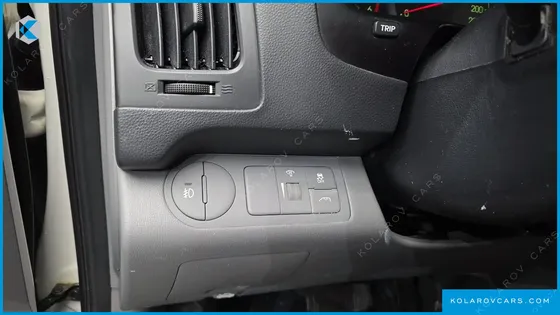 HYUNDAI STAREX 5-SEATER VAN