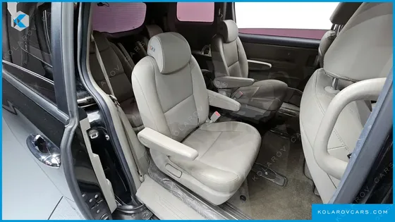 KIA CARNIVAL 9-SEATER LUXURY
