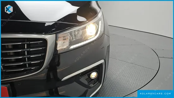KIA CARNIVAL 9-SEATER LUXURY