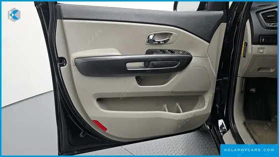KIA CARNIVAL 9-SEATER LUXURY