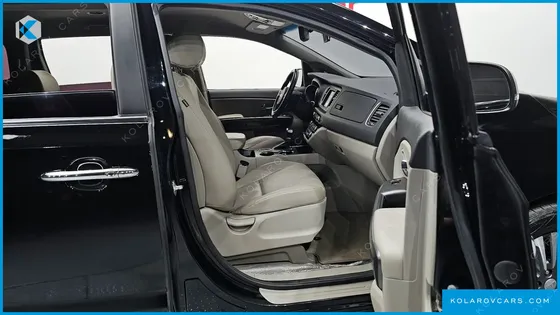 KIA CARNIVAL 9-SEATER LUXURY