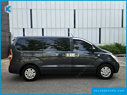 HYUNDAI STAREX 5-SEATER VAN