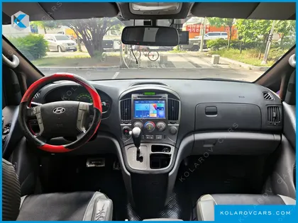 HYUNDAI STAREX 5-SEATER VAN