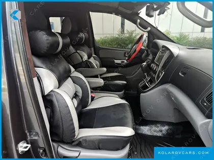 HYUNDAI STAREX 5-SEATER VAN