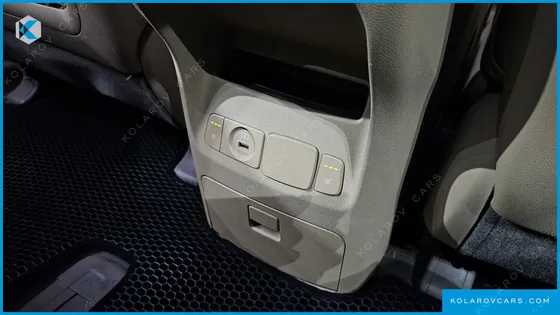 KIA CARNIVAL 11-SEATER PRESTIGE