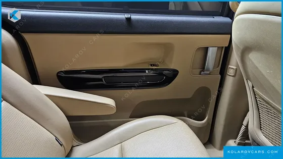 KIA CARNIVAL 11-SEATER PRESTIGE