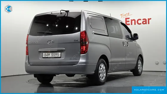 HYUNDAI STAREX 5-SEATER VAN
