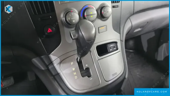 HYUNDAI STAREX 5-SEATER VAN
