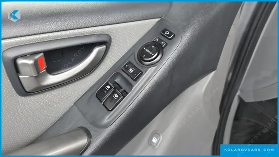 HYUNDAI STAREX 5-SEATER VAN