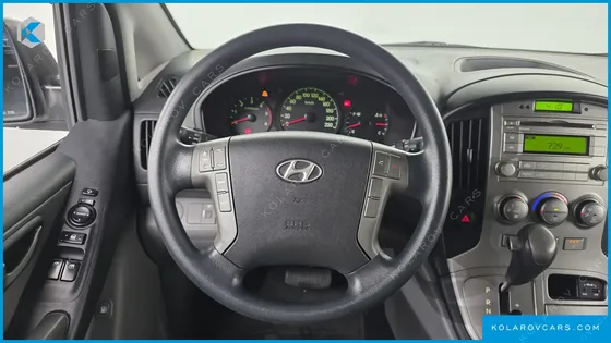 HYUNDAI STAREX 5-SEATER VAN