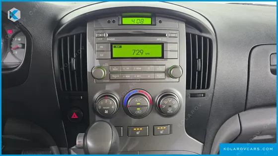 HYUNDAI STAREX 5-SEATER VAN