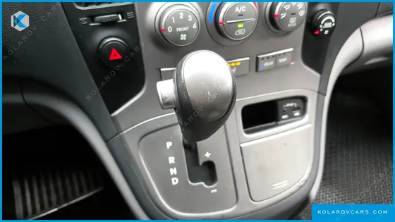 HYUNDAI STAREX 11-SEATER WAGON