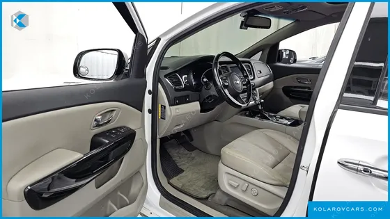 KIA CARNIVAL 9-SEATER NOBLESSE