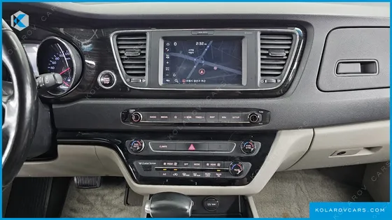 KIA CARNIVAL 9-SEATER NOBLESSE