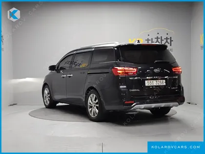 KIA CARNIVAL 7-SEATER LIMOUSINE