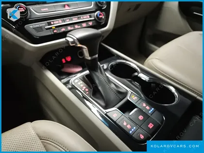 KIA CARNIVAL 7-SEATER LIMOUSINE