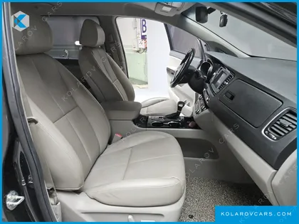 KIA CARNIVAL 7-SEATER LIMOUSINE