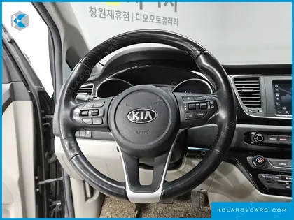 KIA CARNIVAL 7-SEATER LIMOUSINE